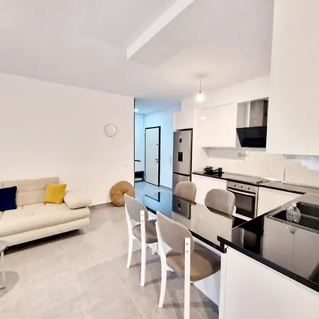Damis Port Apartment *